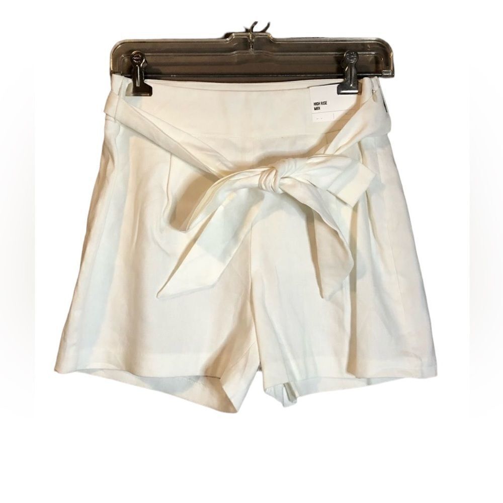 NWT! High rise midi linen blend shorts‎